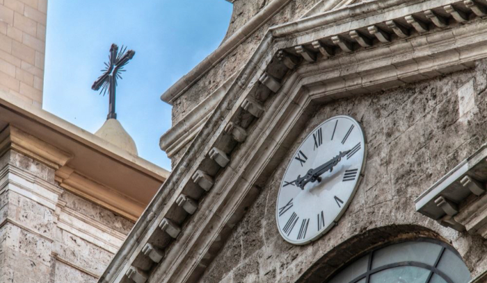 موقف جنبلاط عبر وزير التربية أربك رئيسي المجلس والحكومة: قصة نبيه بري مع تقديم الساعة