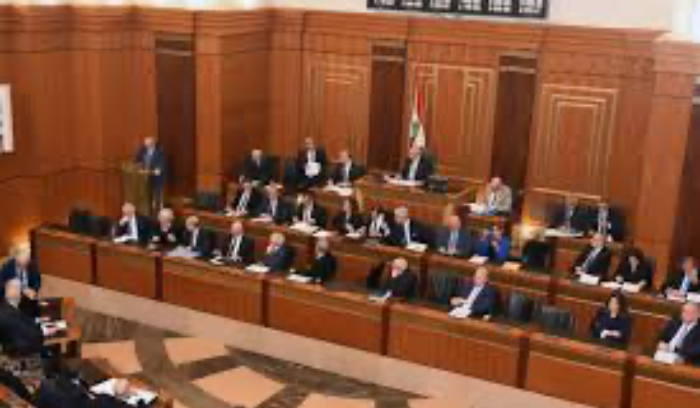 بعد الثقة... سلام يحسمها: لن نقبل بشروط سياسية لاعادة الاعمار!<br />
عون في السعودية الاثنين وفي مصر الثلاثاء