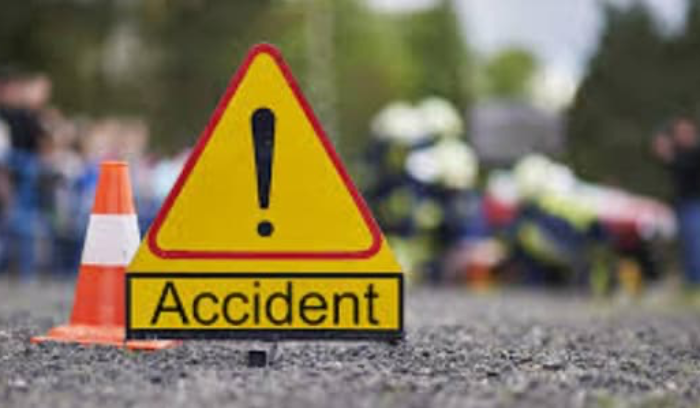 إصابة شخصين جراء انزلاق دراجتهما