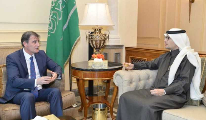 بخاري يستقبل في اليرزة وفد صندوق النقد الدولي