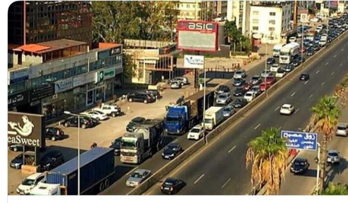 إقفال المسلك الغربي لأوتوستراد زوق مصبح