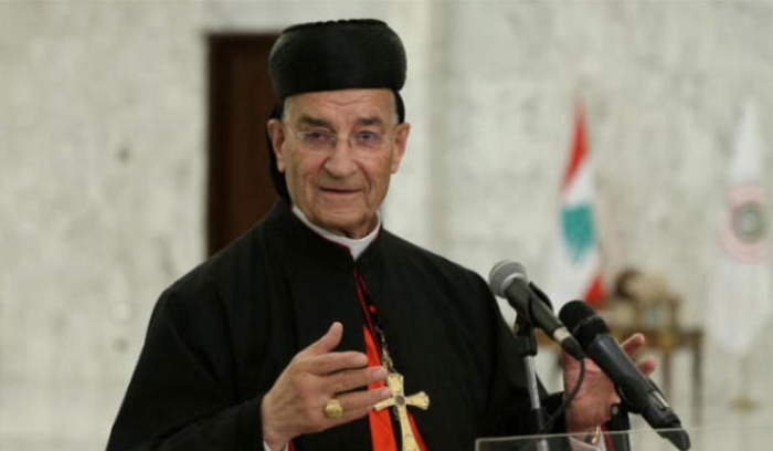 الراعي يرفع يديه استسلاماً!