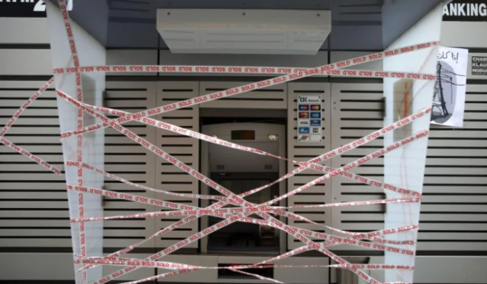 لا جديد في لقاء باريس.. الدولار على جنونه والمصارف تواصل الإضراب