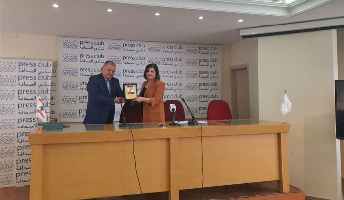 حركة الأرض كرمت الاعلامية نوال ليشع عبود لجهودها
