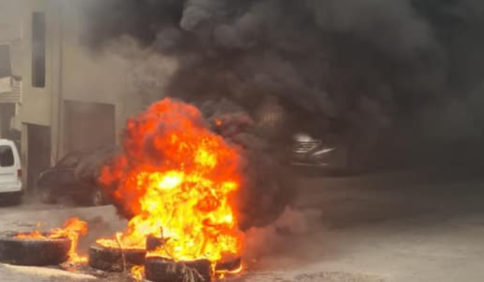 قطع طريق وإحراق إطارات احتجاجاً على انقطاع المياه