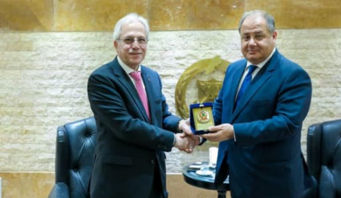 درع من المديرية العامة للدفاع المدني لشارل عربيد