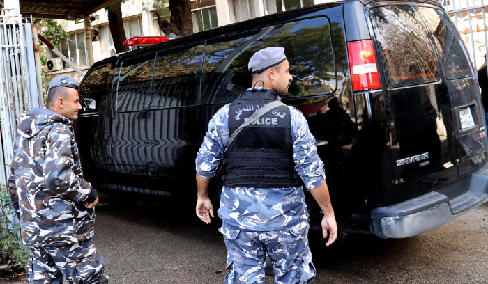 الدولة تحمي حقوقها بالادعاء على حاكم مصرفها