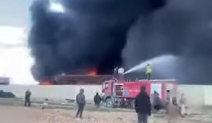 حريق في معمل لأقفاص البلاستيك