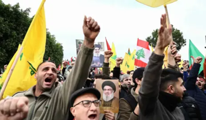 السلاح مقابل الإعمار؟! لماذا إيران لن تساهم؟!<br />
هل انتصر حزب الله وخسرت بيئته؟! 