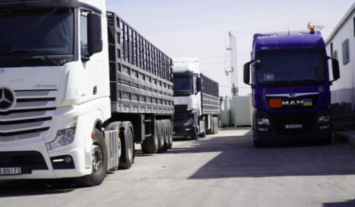 14 شاحنة مساعدات من الأردن إلى سوريا