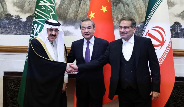 إنفرجت إيرانياً وسعودياً فهل تنفرج لبنانياً؟ المصارف تُضرب .. و”الهيئات” تُحذِّر