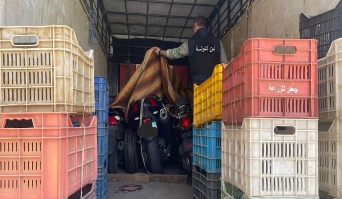 ضبط شاحنة محمّلة بدراجات نارية مسروقة