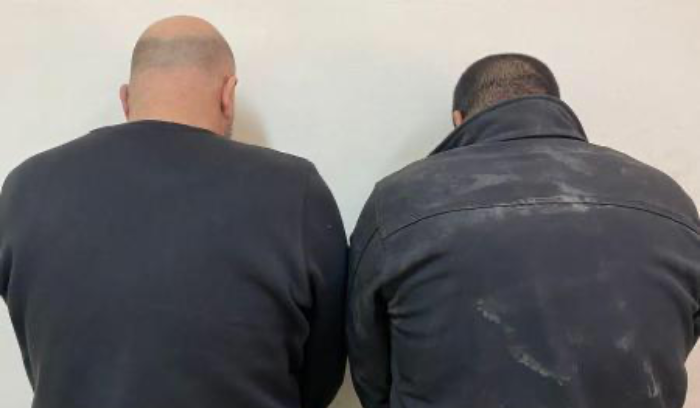 اقتحموا أحد المنازل في الجمهور مهدّدين من بداخله بقوة السلاح!
