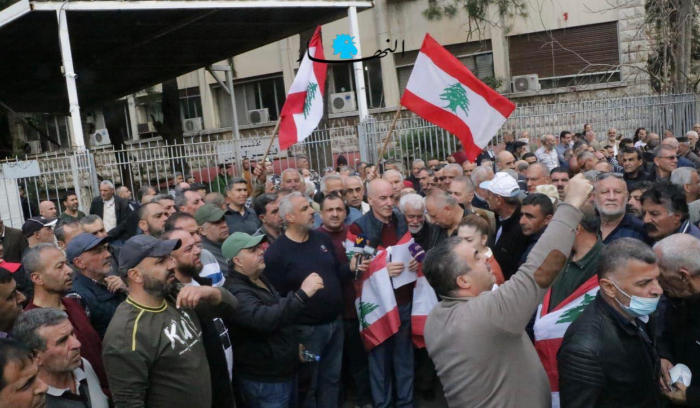 تصعيد سياسي مفتوح وتلويح فرنسي بعواق