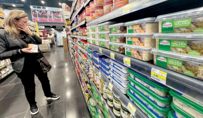 لبنان يسابق زيمبابوي إلى أعلى معدل للتضخم في العالم<br />
«المركزي» يكبح مؤقتاً انهيار الليرة... وزيادة في تكاليف الخدمات الحكومية