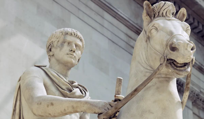 كاليغولا الطاغية يلهو بمسدّسٍ فوق ركام العالم وفي دماغ لبنان