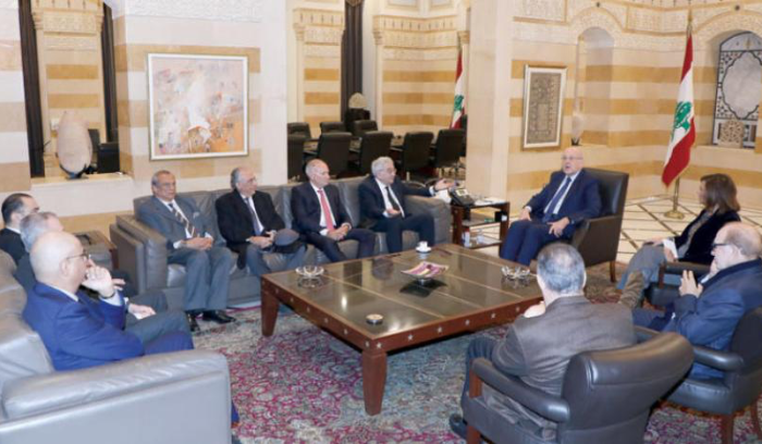 المصارف اللبنانية تمهل الحكومة أسبوعاً «لتصحيح الخلل القضائي»<br />
علّقت إضرابها بناء على طلب رئيس الحكومة