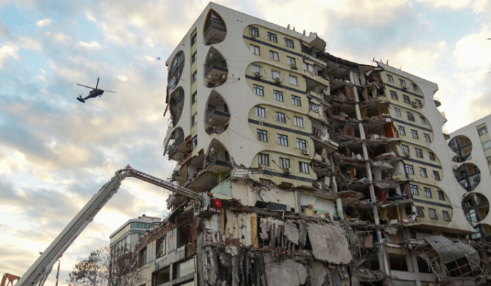 متى يستشعر المسؤولون فقدان المظلة الدولية؟!