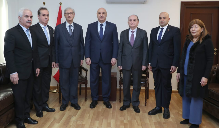 رئيس الجمهوريّة زار مقر الهيئة الوطنية لمكافحة الفساد وسلّم  تصريح الذمة المالية