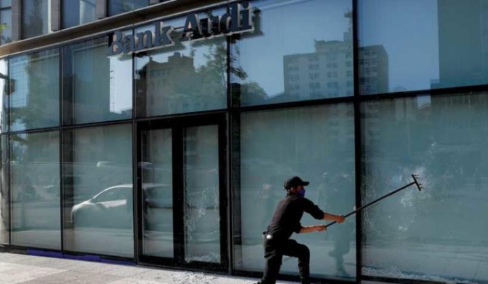 وساطة ميقاتي تمهد لفك إضراب المصارف اللبنانية