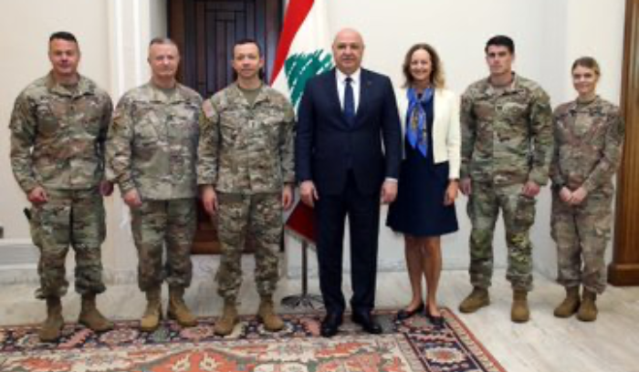 الرئيس عون لرئيس لجنة مراقبة وقف النار : على إسرائيل وقف اعتداءاتها والانسحاب من التلال الخمس