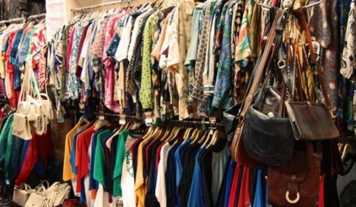 ين سوق الخلنج وسوق عكاظ وسوق الكيلو<br />
اللبنانيون في زمن 