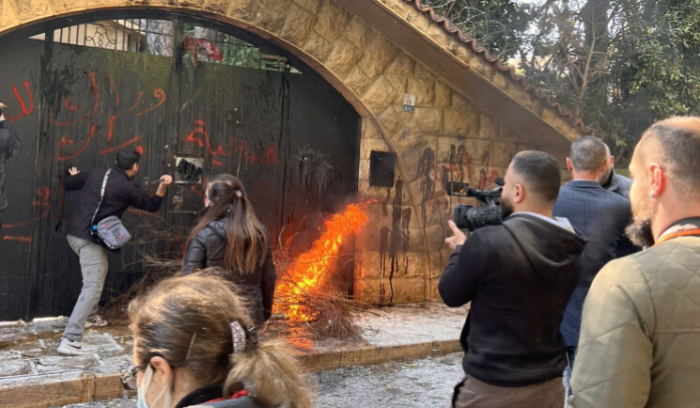 المشهد الملتهب: نصر الله يلوّح بالحرب مع إسرائيل للردّ على «الفوضى الاميركية»!<br />
16 آذار موعداً قضائياً لاستجواب سلامة ونوابه.. والسوبرماركات تكسب التسعير بالدولار