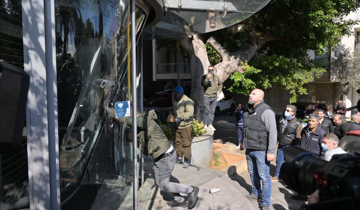 “حرائق المصارف”: فوضى الانهيار إلى اتساع