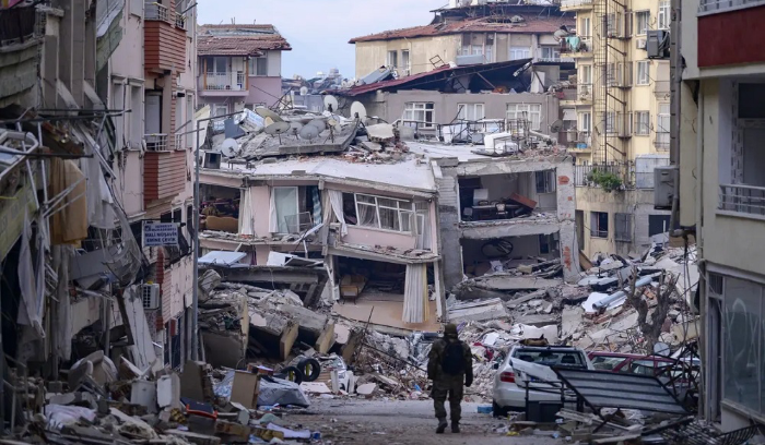 إنقاذ سيدة من تحت الأنقاض في تركيا بعد 201 ساعة!