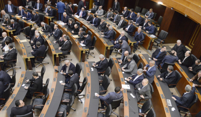 طارت جلسة التشريع.. الانهيار يتسارع والمودعون يحذّرون.. السفراء لانتخاب سريع