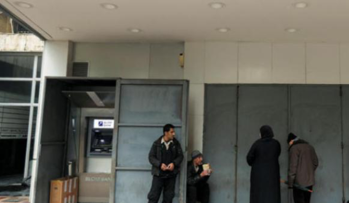 مصارف لبنان تتجه للإقفال الكامل رداً على «مماطلة الحكومة»<br />
«اهتزازات» طارئة في الأسواق المالية والاستهلاكية