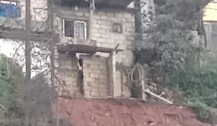 إخلاء مبنى سكنيّ جراء انهيار جزء منه