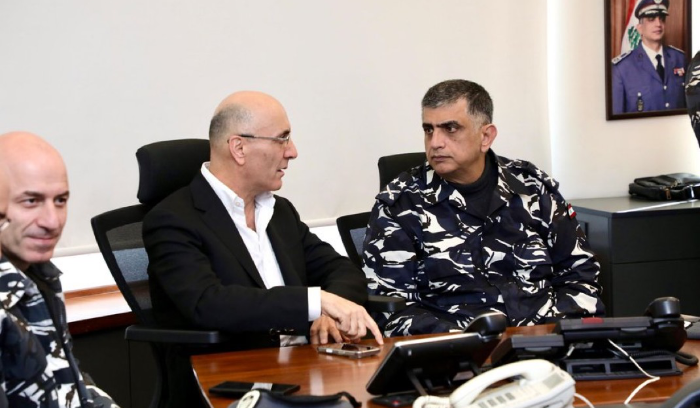 وزير الداخلية يتفقد غرفة عمليات قوى الأمن الداخلي