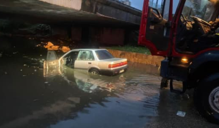 السيول تحتجز مواطنين في خلدة
