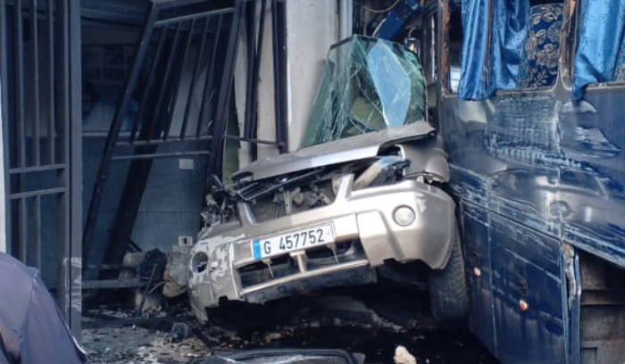 جريح في انزلاق باص في الكحالة