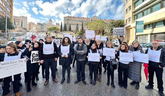 اجتماع باريس يضع خارطة طريق ولا يتداول في الأسماء.. وجلسة حكومية ثالثة غداً بجدول من 26 بنداً<br />
لبنان عالق بين «التحقيقات» والإضرابات.. و«بكركي» لاتفاق النواب المسيحيين على مرشح رئاسي «ينهي الفراغ»