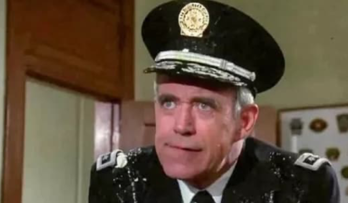 وفاة الممثل الكندي جورج روبرتسون