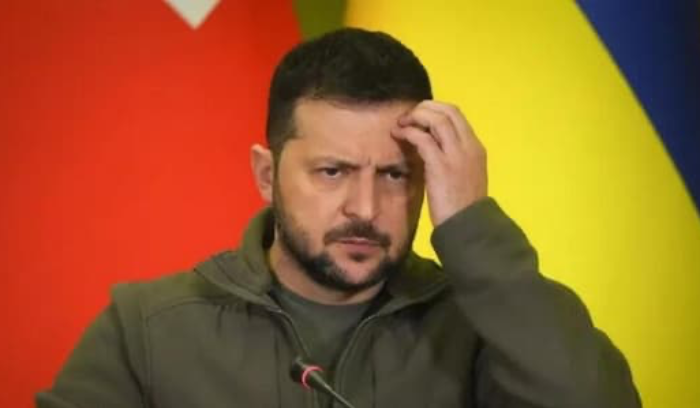 البريطانيون يُطالبون زيلينسكي بالإستسلام