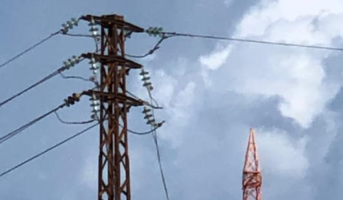 أهالي بلدة طورا يقتحمون معمل الكهرباء