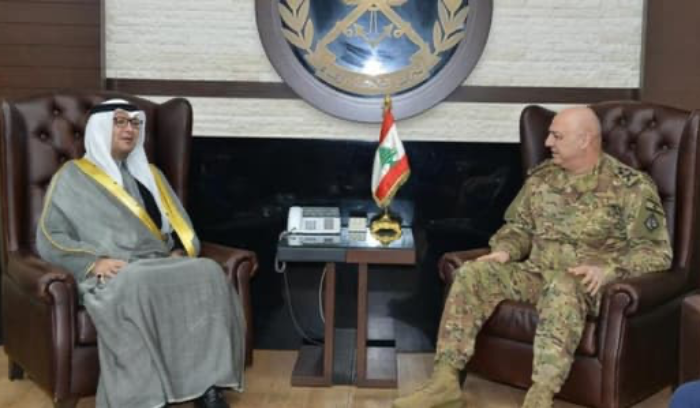 بخاري يلتقي قائد الجيش في وزارة الدفاع