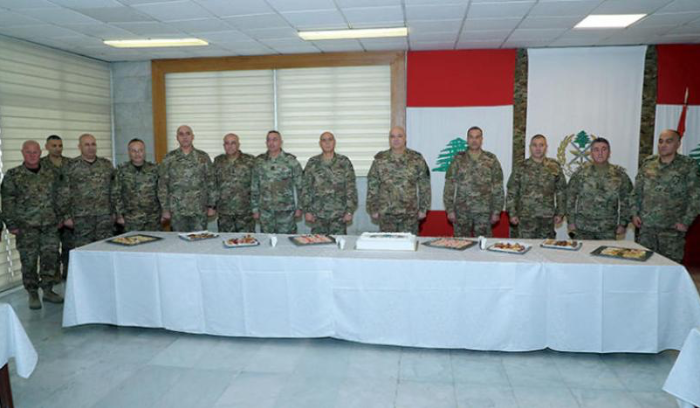 «الثنائي الشيعي» لم يحسم موقفه من ترشيح قائد الجيش للرئاسة اللبنانية<br />
مصادر نيابية في كتلة بري: لضرورة احترام الآليات الدستورية