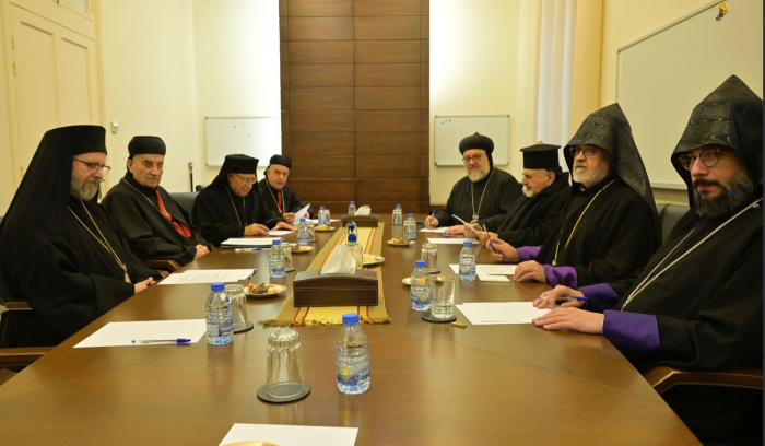 القمة المسيحية: بكركي تستنفر النواب المسيحيين لإنهاء الشغور<br />
شركات التلاعب «تهزم» القضاء والمركزي: الدولار يتفلت ويقترب من الـ70 ألفاً