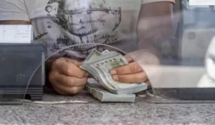 مداهمات لصرافين في أسواق بعلبك