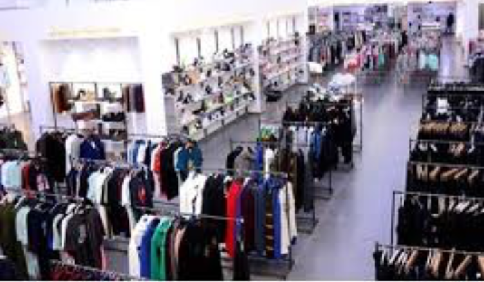 محلات الألبسة المستعملة وإصلاح الأحذية تزدهر في لبنان