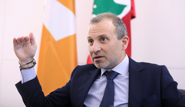 أخطر كلام شيعي عن باسيل: أظهر أسوأ ما عنده في لحظة تاريخية صعبة!<br />
برّي وجنبلاط: لا ورقة بيضاء ونعم للتوافق... وتقلبات جديدة للدولار والأسعار