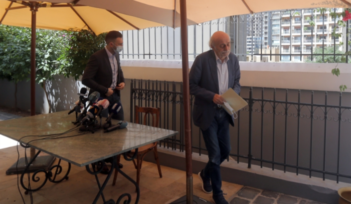 جنبلاط يقترح اليرزة بدلاً من ثنائي زغرتا