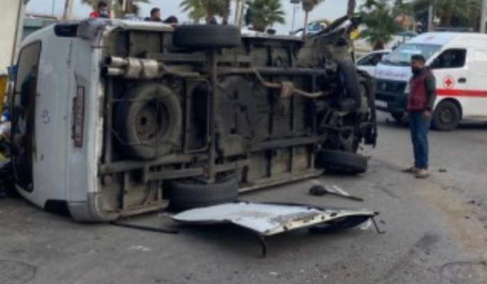 إصابة تلميذ ومعلمة بجروح في حادث انقلاب 