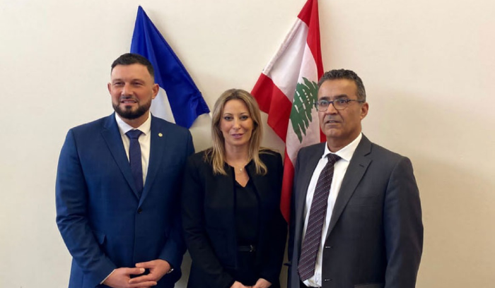 أيوب من باريس: التحديات كثيرة لكننا مصممون على إنقاذ بلدنا