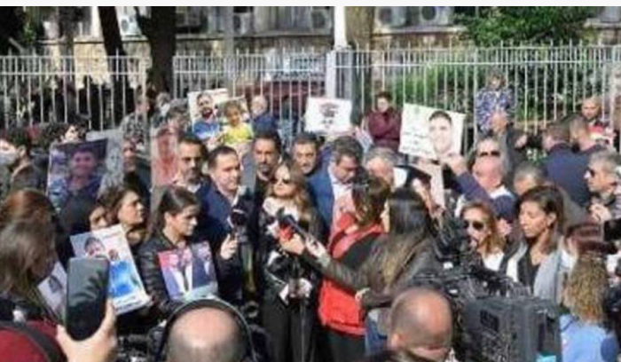 تدابير احترازية للجيش لمنع التوتر بالشارع... ومحاولات لحصر معالجة الازمة في مجلس القضاء<br />
لقاء مرتقب بين بري وجنبلاط وبكركي تجوجل المواقف المسيحية ولا تطرح مبادرة<br />
اللقاء الخماسي في باريس لتحديد الموقف من الاستحقاق الرئاسي ولن يبحث في الاسماء