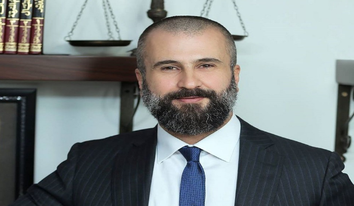توقيف وتكبيل المحامي واصف الحركة